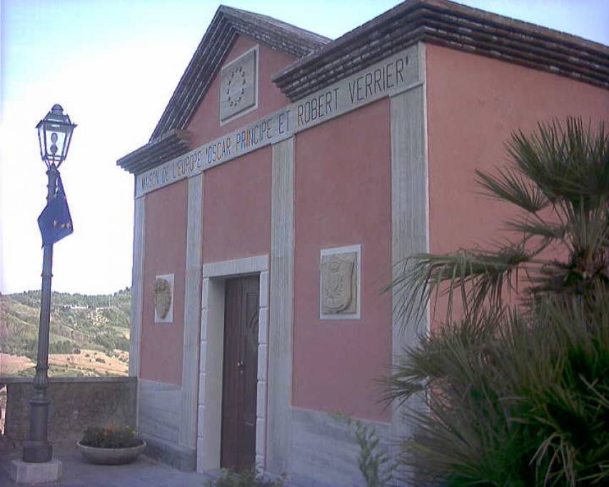 La Maison de L'Europe nel centro dell'Esaro 