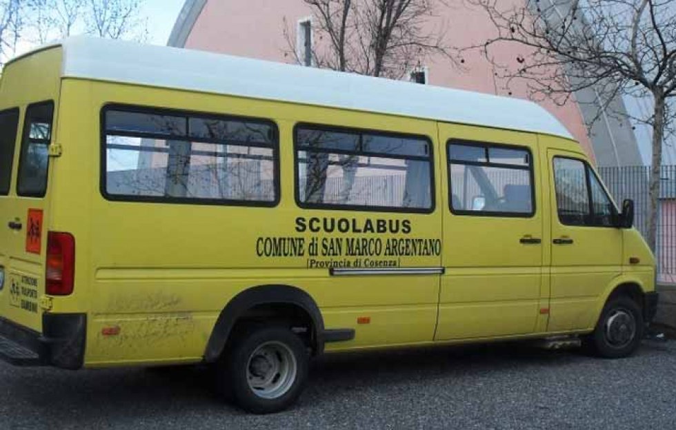 Uno scuolabus di San Marco Argentano 