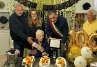 Luzzi. Cento candeline per nonna Maria Francesca