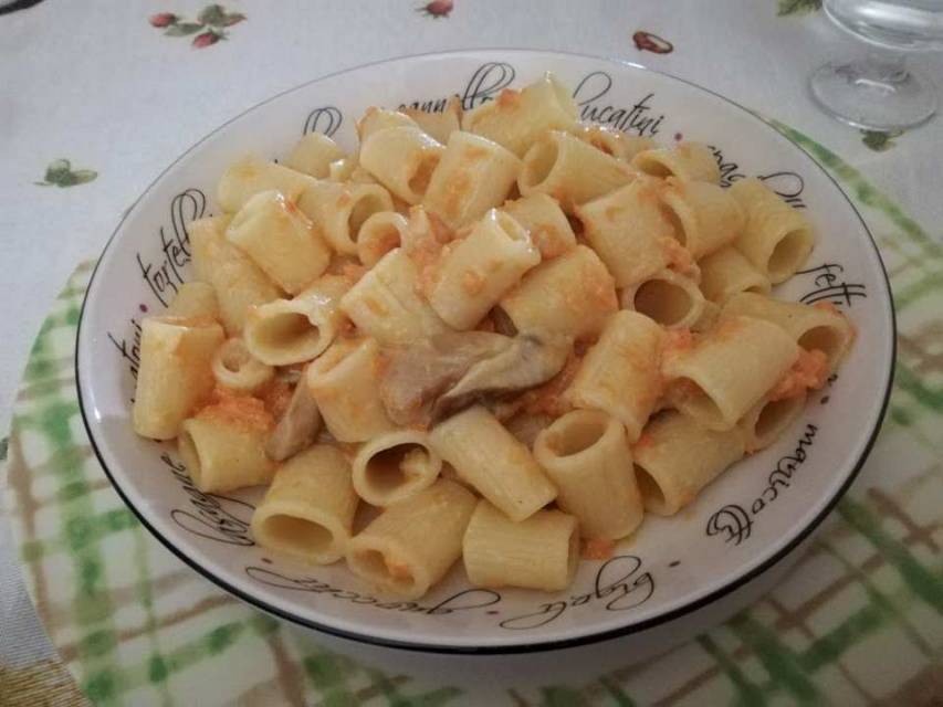 Mezzi rigatoni con zucca gorgonzola e porcini