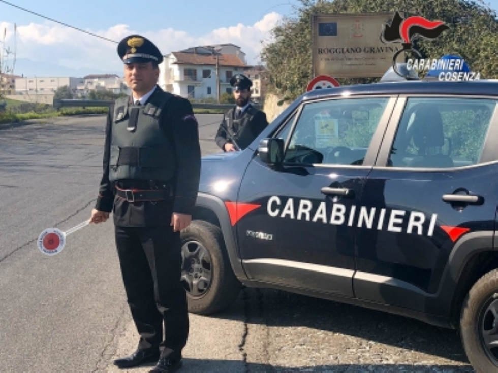 Tre persone arrestate per aver rubato in casa e averla incendiata