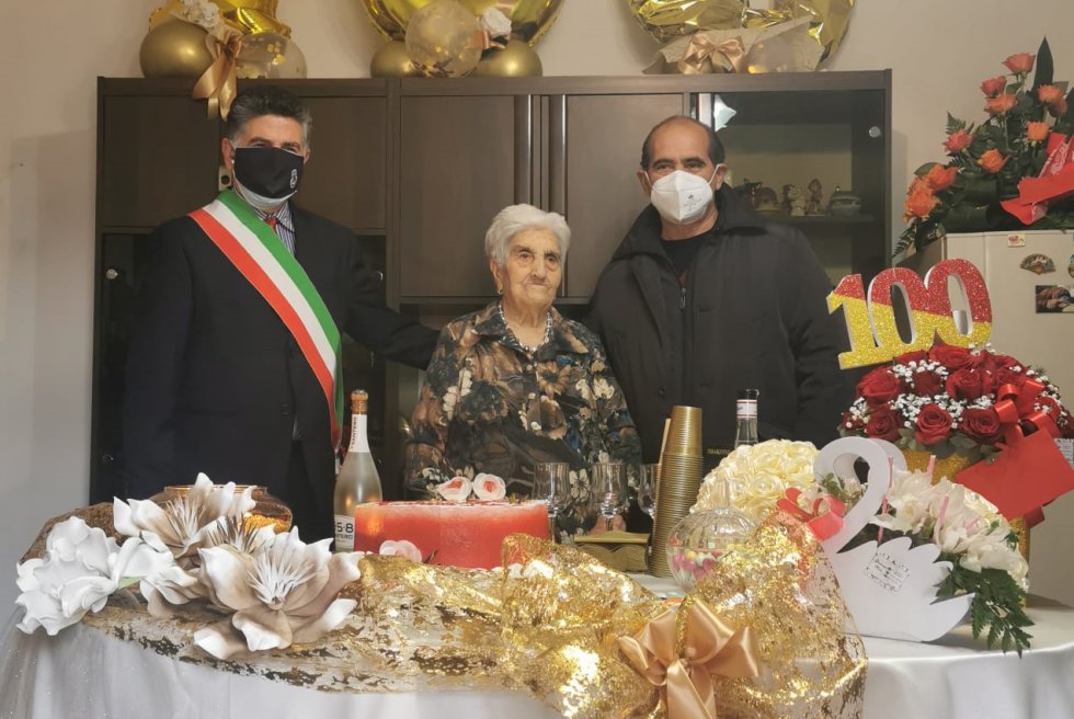 Torano festeggia nonna Antonietta Ceramella per i suoi cento anni