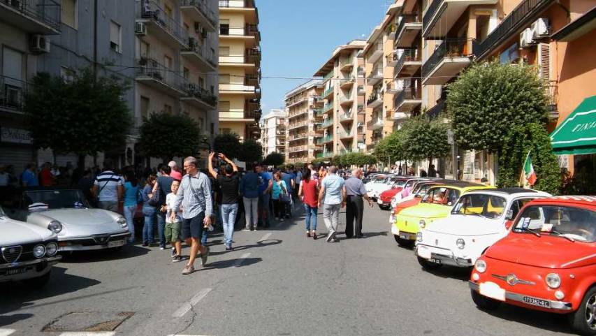 Fiat 500 ed auto d'epoca animano il V Raduno a Rossano