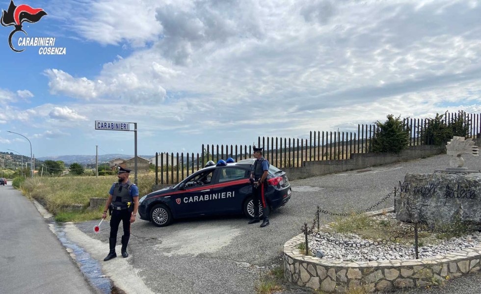 Evade dai domiciliari, arrestato alla fermata del bus