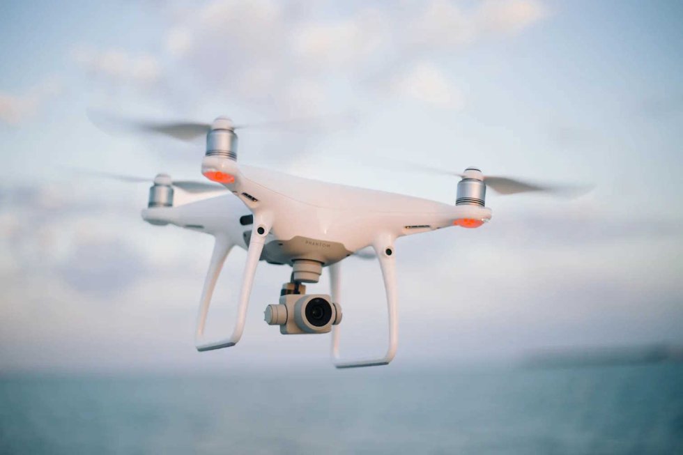 Spiata all'interno della propria villa con un drone