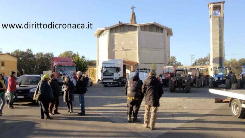 Un momento della protesta delle associazioni