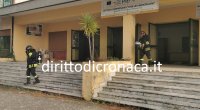 Incendio nella scuola media a Spezzano, intervengono i Vigili del Fuoco
