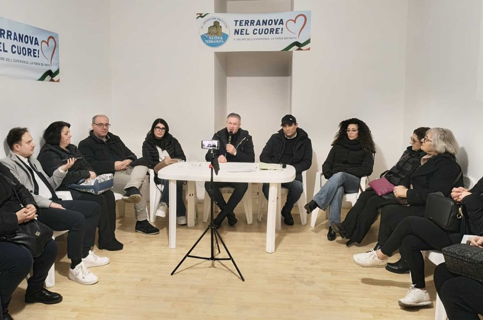Lirangi incontra i cittadini e accusa Rumanò di menzogne