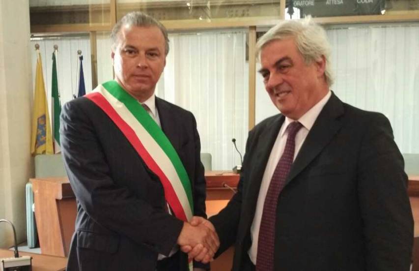 Il commissario Lombardo consegna la città al neo sindaco Mascaro