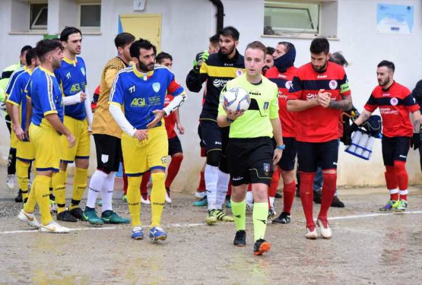 L&#039;ingresso in campo dei gialloblù nella pentultima gara casalinga