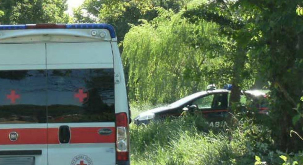 Sul posto intervenuti i carabinieri ed un&#039;ambulanza 