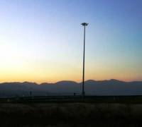 La torre centrale dello svincolo spenta
