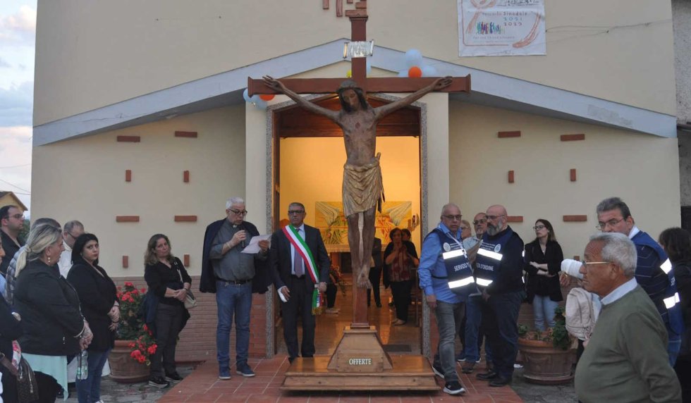 Papasso replica alle polemiche sul pellegrinaggio del Crocifisso
