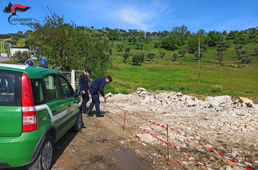 Mongrassano. Smaltimento illecito rifiuti da demolizione. Tre persone denunciate dai Carabinieri Forestale