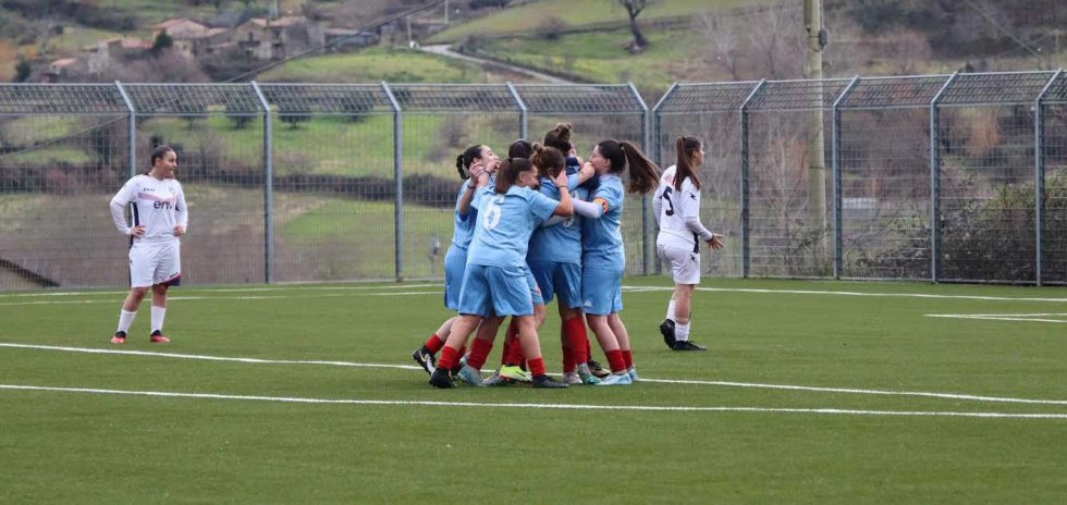 CALCIO FEMMINILE -  Il Rende rimonta e batte il Crotone 3-1