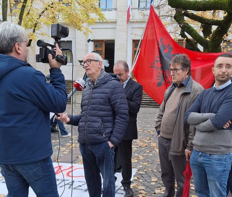 La protesta di Manoccio sull&#039;accordo Italia-Albania
