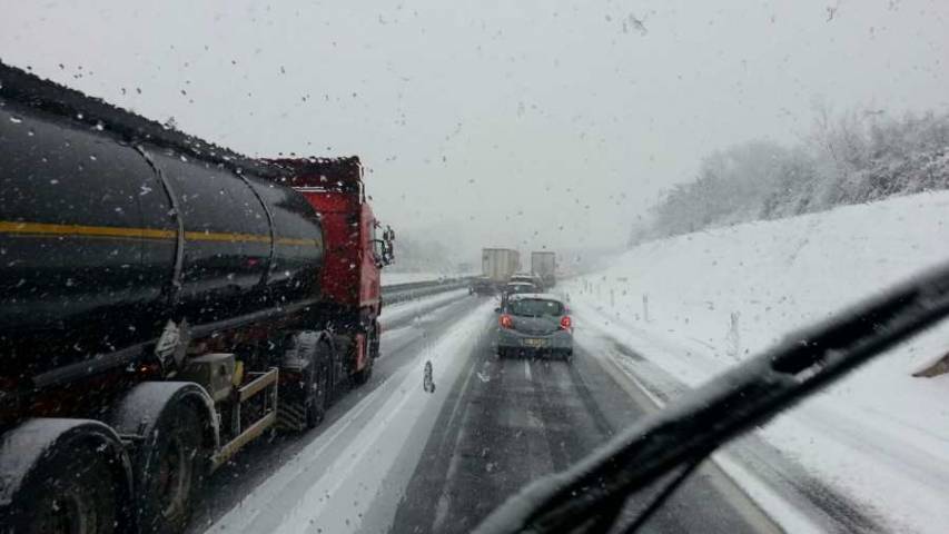 Bufera di neve, l'intervento provvidenziale nei soccorsi della Polizia di Stato