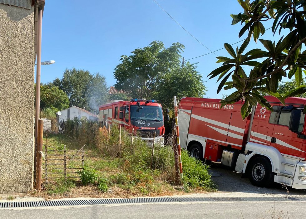 Torano, ospite centro accoglienza minaccia due operatori ed incendia le loro auto. Arrestato dai Carabinieri