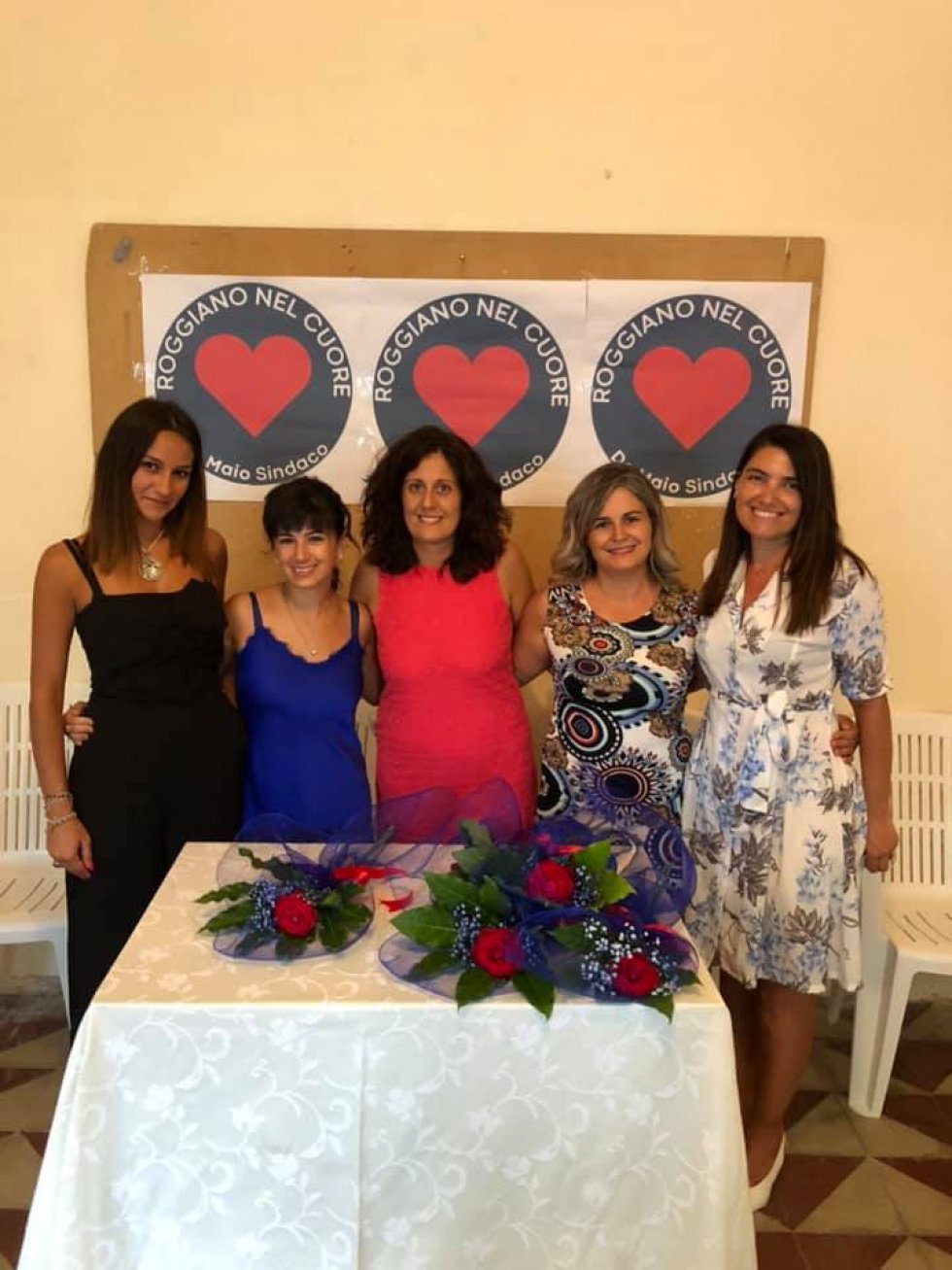 Pina Vano al centro delle donne candidate con Roggiano nel Cuore