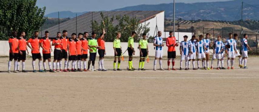 Real Sant'Agata e Cassano Sybaris a centrocampo domenica scorsa 