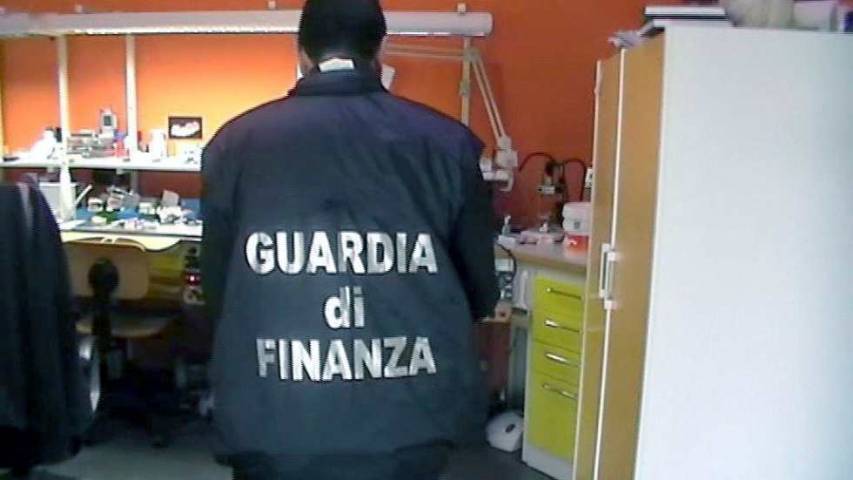 Scoperto falso dentista a Cosenza dalla Guardia di Finanza