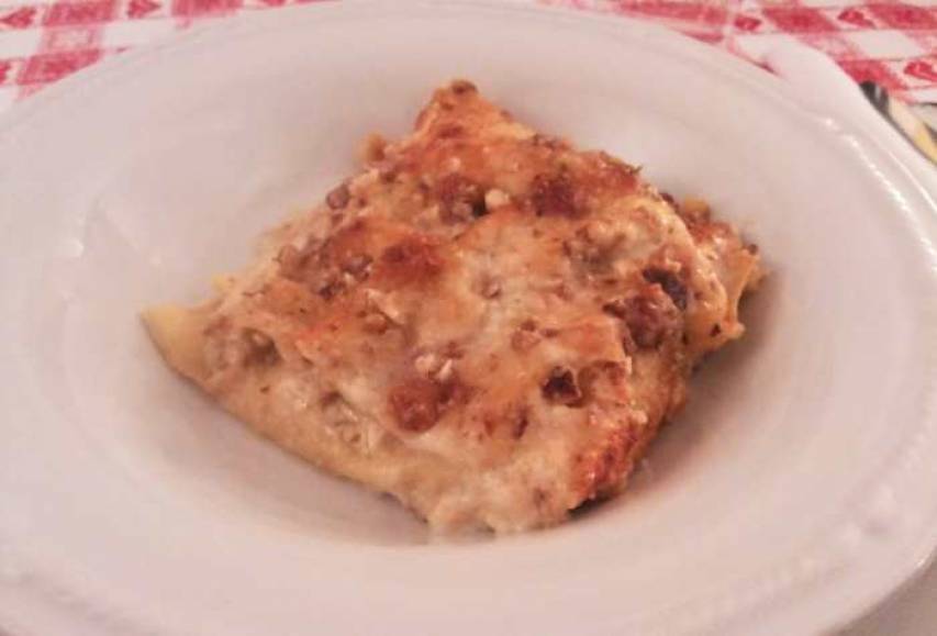 Lasagne con noci, crudo e scamorza affumicata