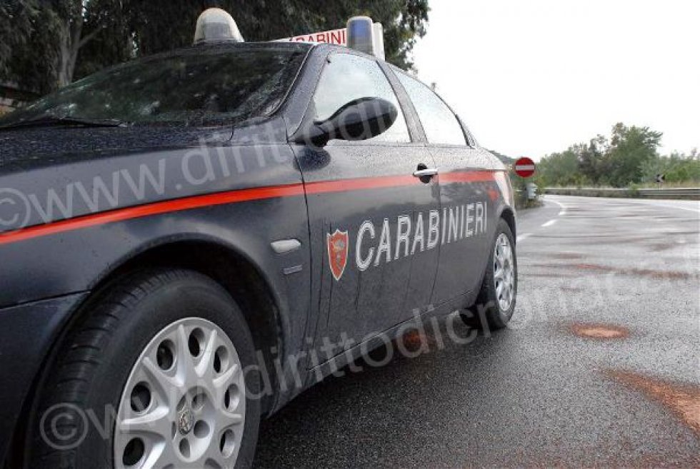 Ruba arance in un terreno, arrestato 26enne