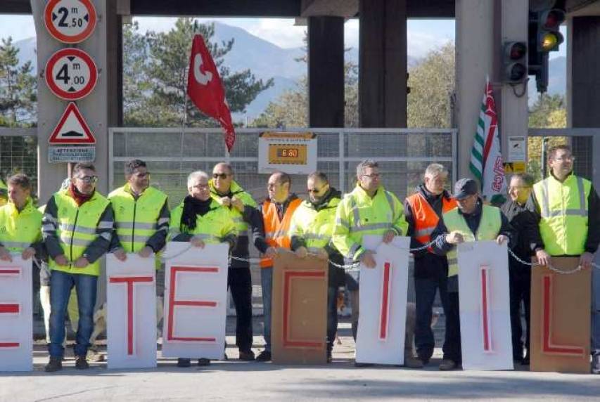 Castrovillari, ore di ansia per gli operai. Sindacati e Italcementi non trovano un punto di incontro