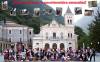 Il gruppo folk davanti al Santuario del Pettoruto 
