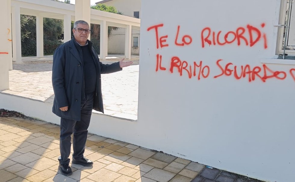 Atti vandalici a Sibari, l'indignazione del sindaco Papasso