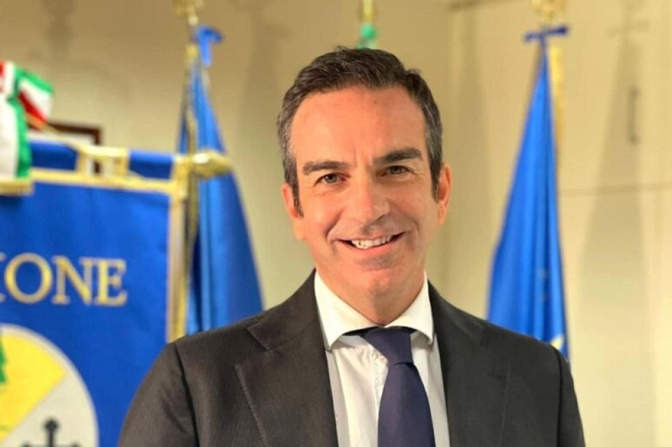 Occhiuto indagato per corruzione: «Controllatemi tutto»