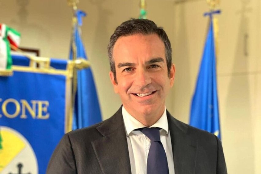 Occhiuto indagato per corruzione: «Controllatemi tutto»