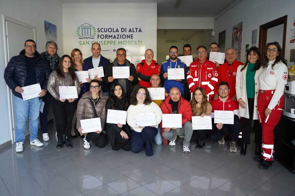 Tre defibrillatori donati dalla Scuola Moscati al territorio
