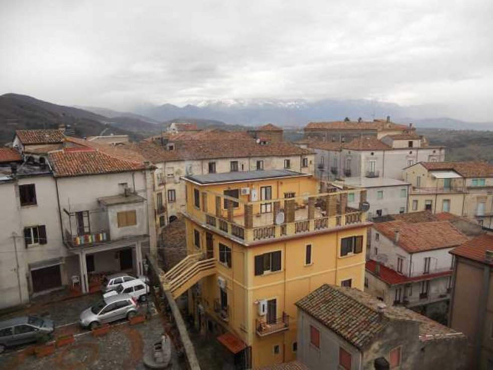 Una panorama del borgo normanno 