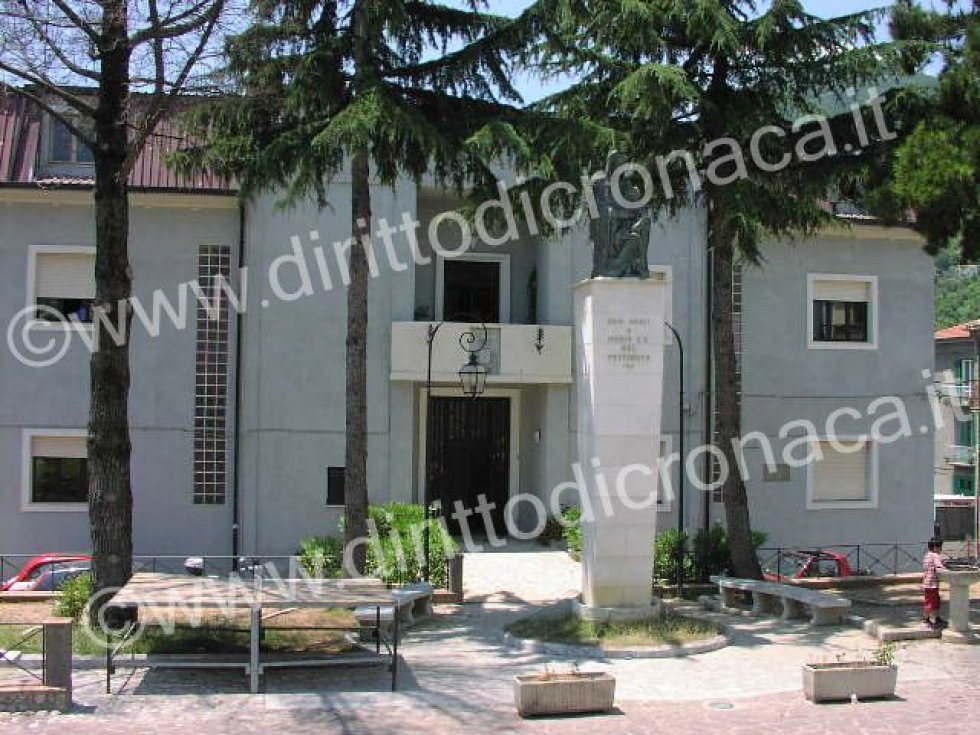 Il Municipio della cittadina del Pettoruto