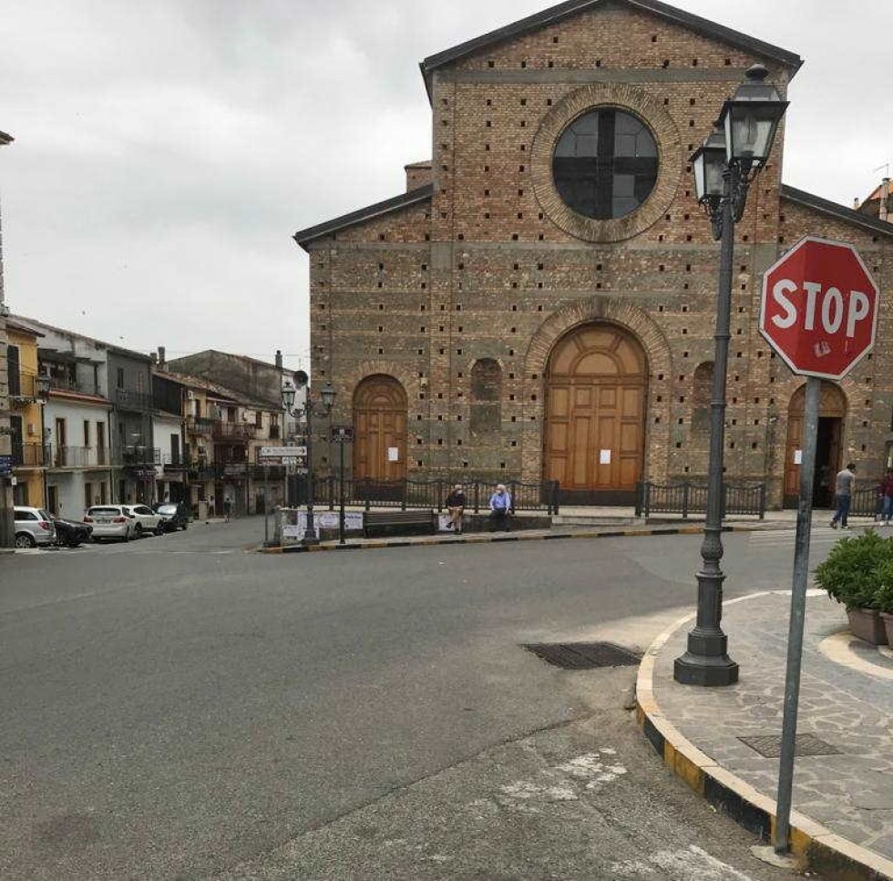 La chiesa Madre roggianese dove si svolgeranno i funerali dell'uomo 