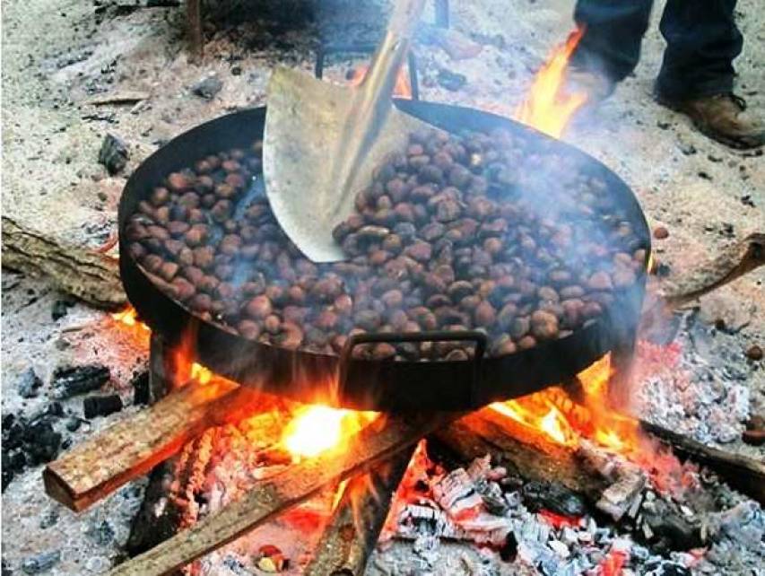 Caldarroste in piazza, ovvero castagne alla "varogua"