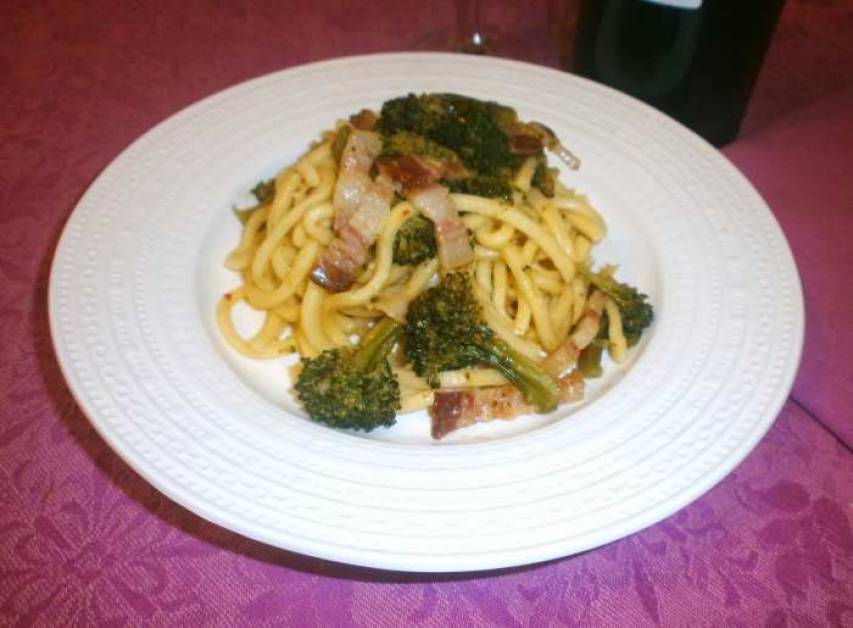 Spaghettoni con pancetta e broccoli