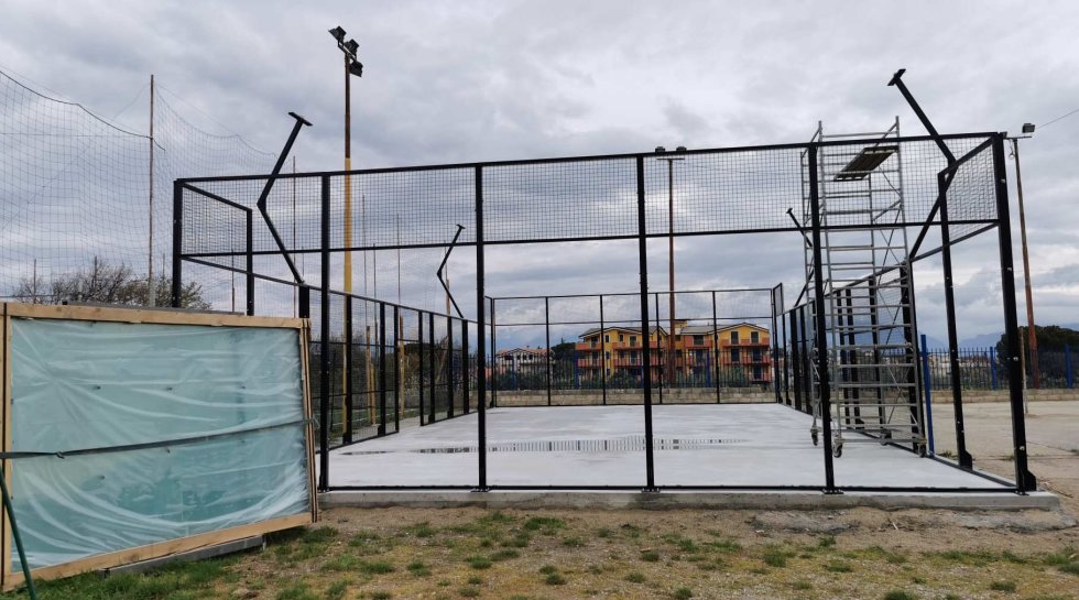 Restyling degli impianti sportivi, nasce il campo di padel a Spezzano