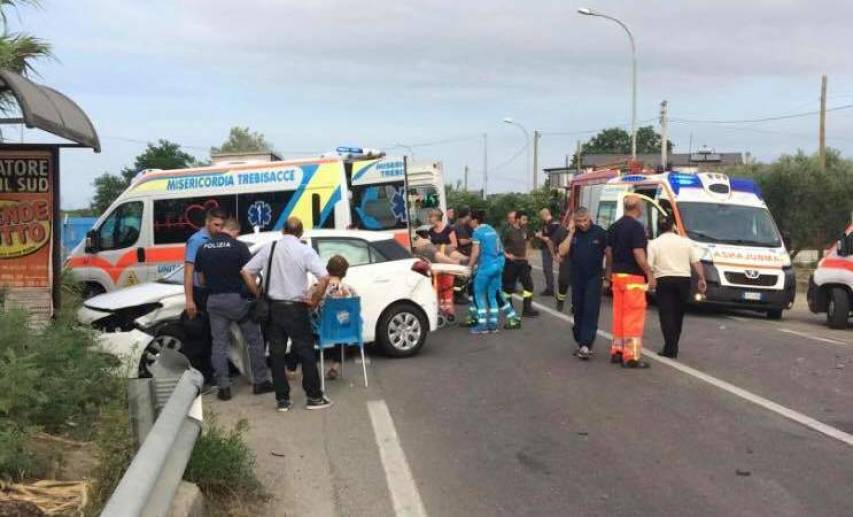 Incidente sulla Ss106 a Rossano, coinvolte due famiglie con bambini