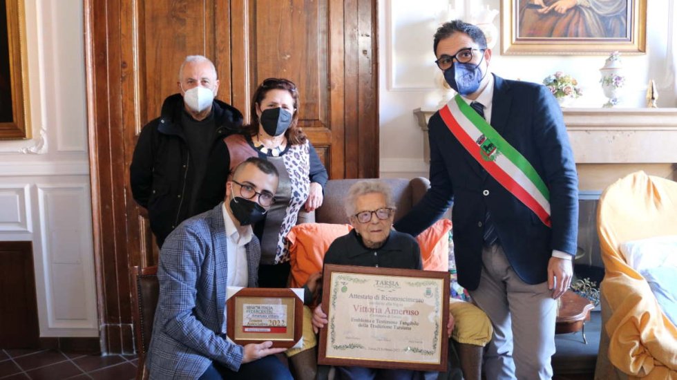 Vittorina Ameruso emblema di Tradizione per l'evento "Tarsia Città dell'Olio"