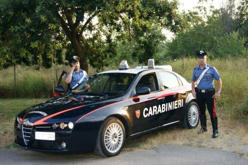 Getta la spazzatura ma evade dai domiciliari, arrestato 60enne