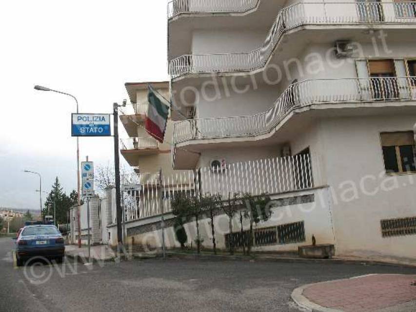 Lanciano sassi contro le auto in corsa. Denunciate due persone a Castrovillari