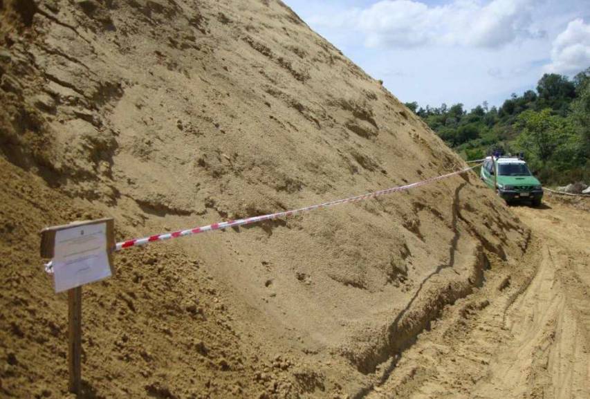 Sequestrato sbancamento abusivo a Luzzi