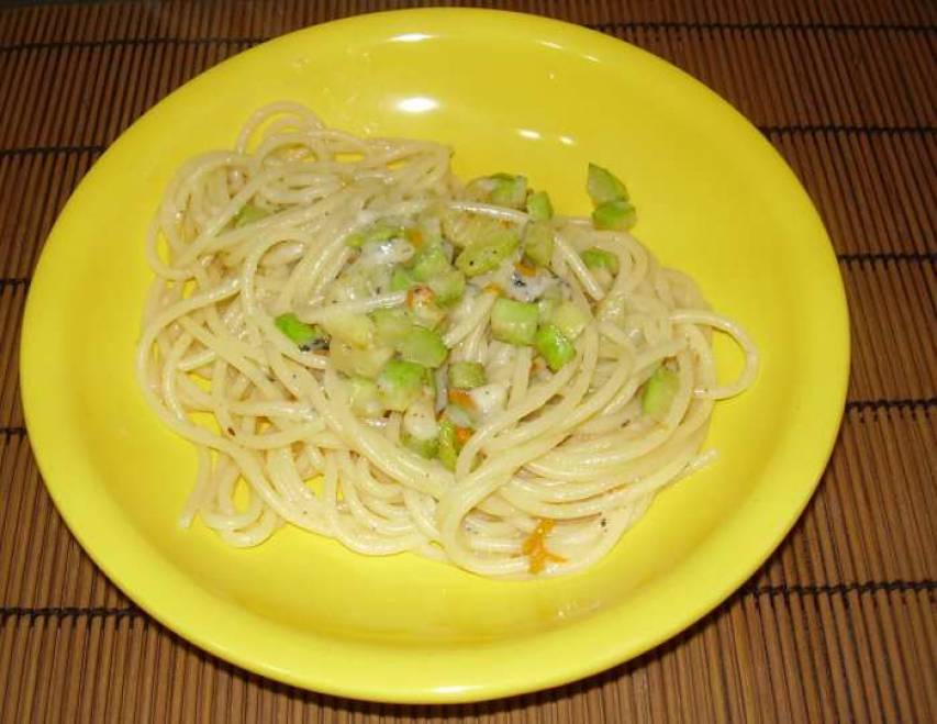 Spaghetti cacio e pepe versione estiva