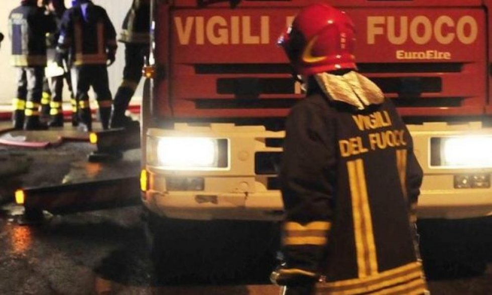 Fiamme spente dai Vigili del Fuoco 