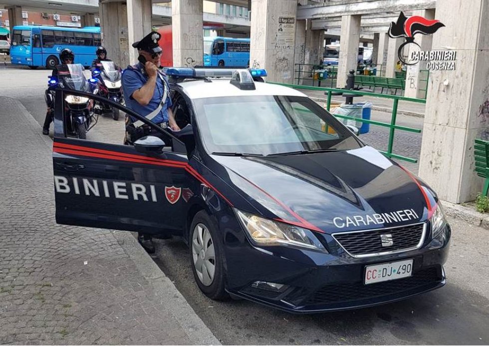 Cosenza. Schiaffi e pugni a due commesse, un arresto per rapina aggravata