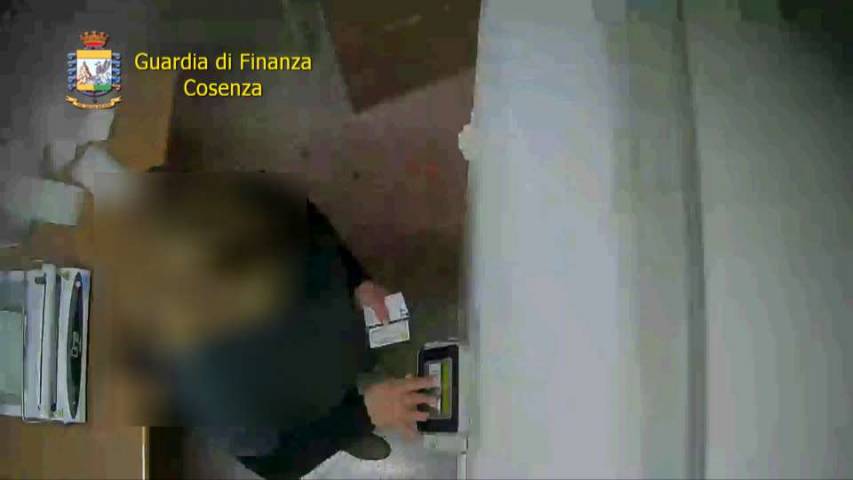 Ancora "fubetti del cartellino", 20 indagati e 12 misure cautelari nel cosentino