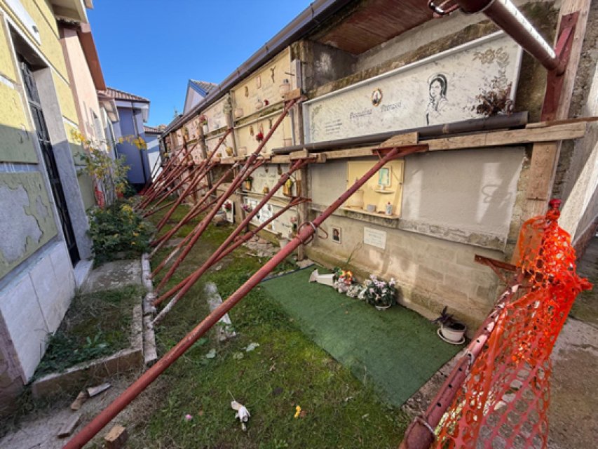 Cambia Torano denuncia l’incuria e l’abbandono del cimitero: “Amministrazione comunale assente ed inefficiente”