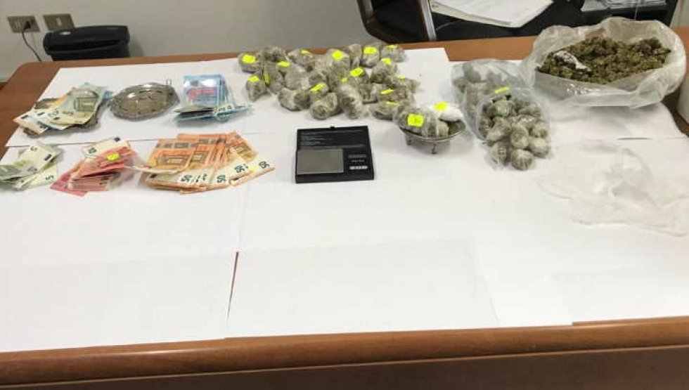 Il materiale sequestrato dai carabinieri